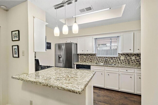 Foto del edificio - 9715 Lawngate Dr