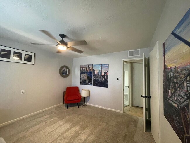 Foto del edificio - 843 E Butler Dr