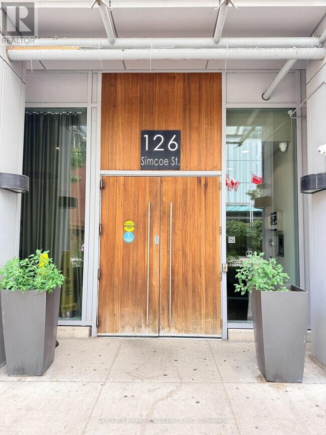 Photo du bâtiment - 126 Simcoe St