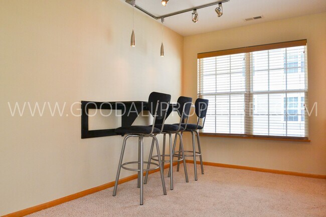 Foto del edificio - 2 Bath Town home in Urbandale