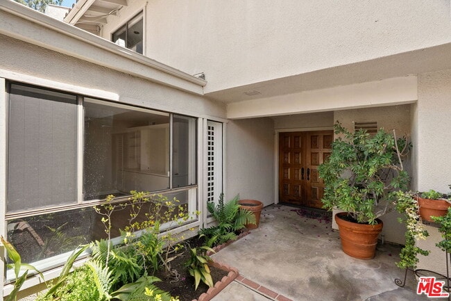 Building Photo - 2748 Bottlebrush Dr