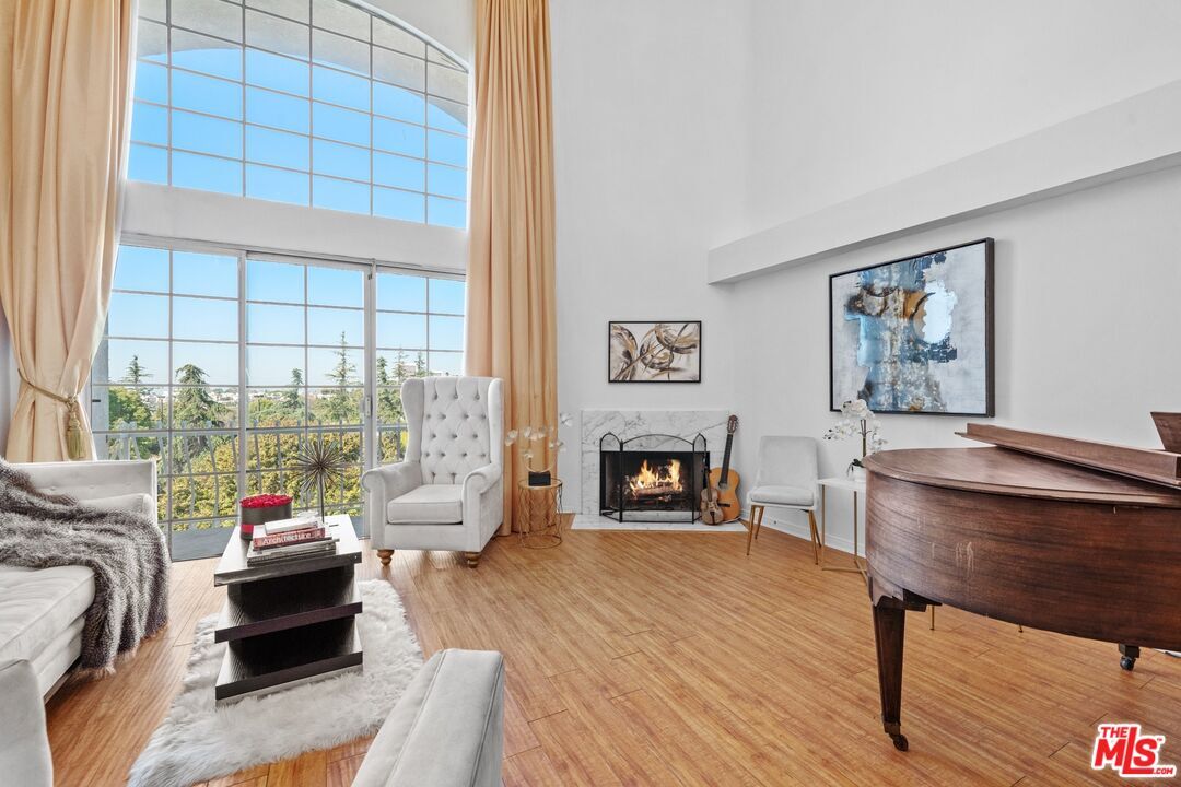 Primary Photo - 10668 Eastborne Ave