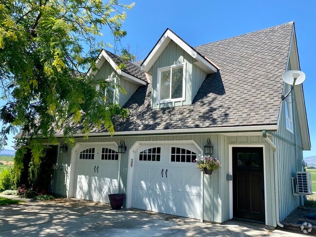Building Photo - 1401 Emerson Rd