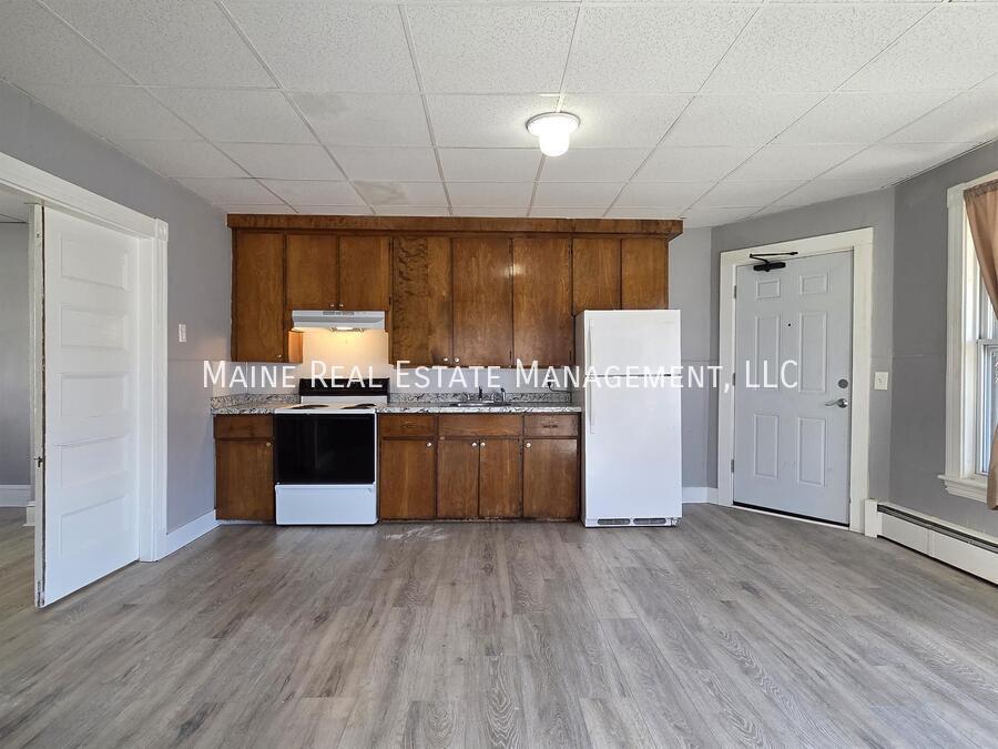 Primary Photo - 131 College Ave
