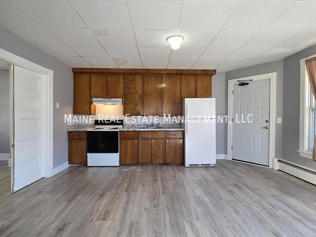 Building Photo - 131 College Ave