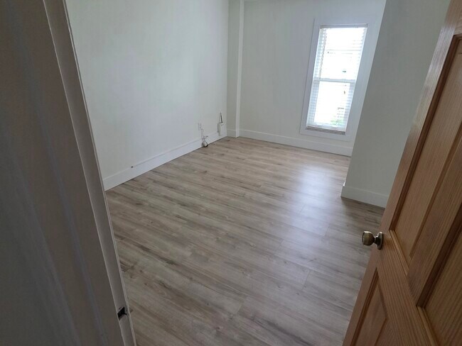 Foto del edificio - 1527 Tangerine St