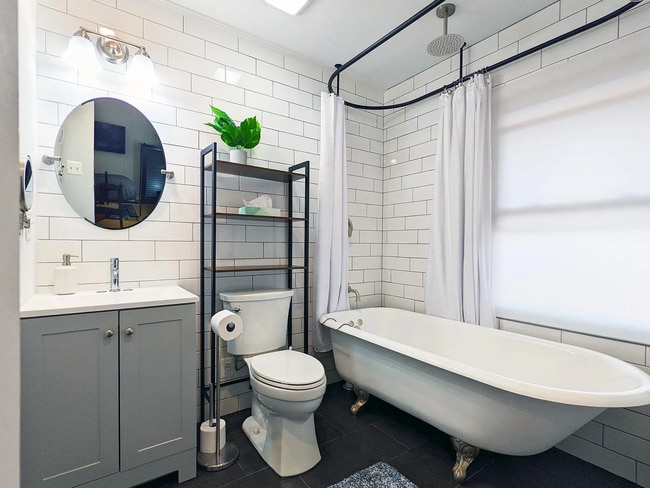 Building Photo - 1102 S Buckingham Rd