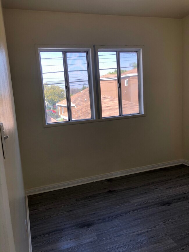 Building Photo - 2414 W Whittier Blvd
