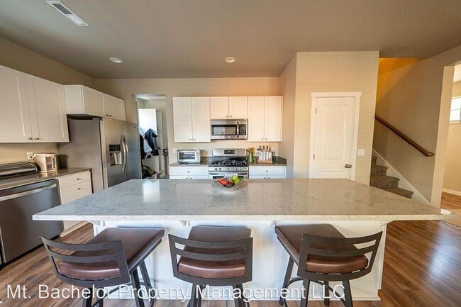 Building Photo - 3 br, 2.5 bath House - 20774 SE Hollis Lane