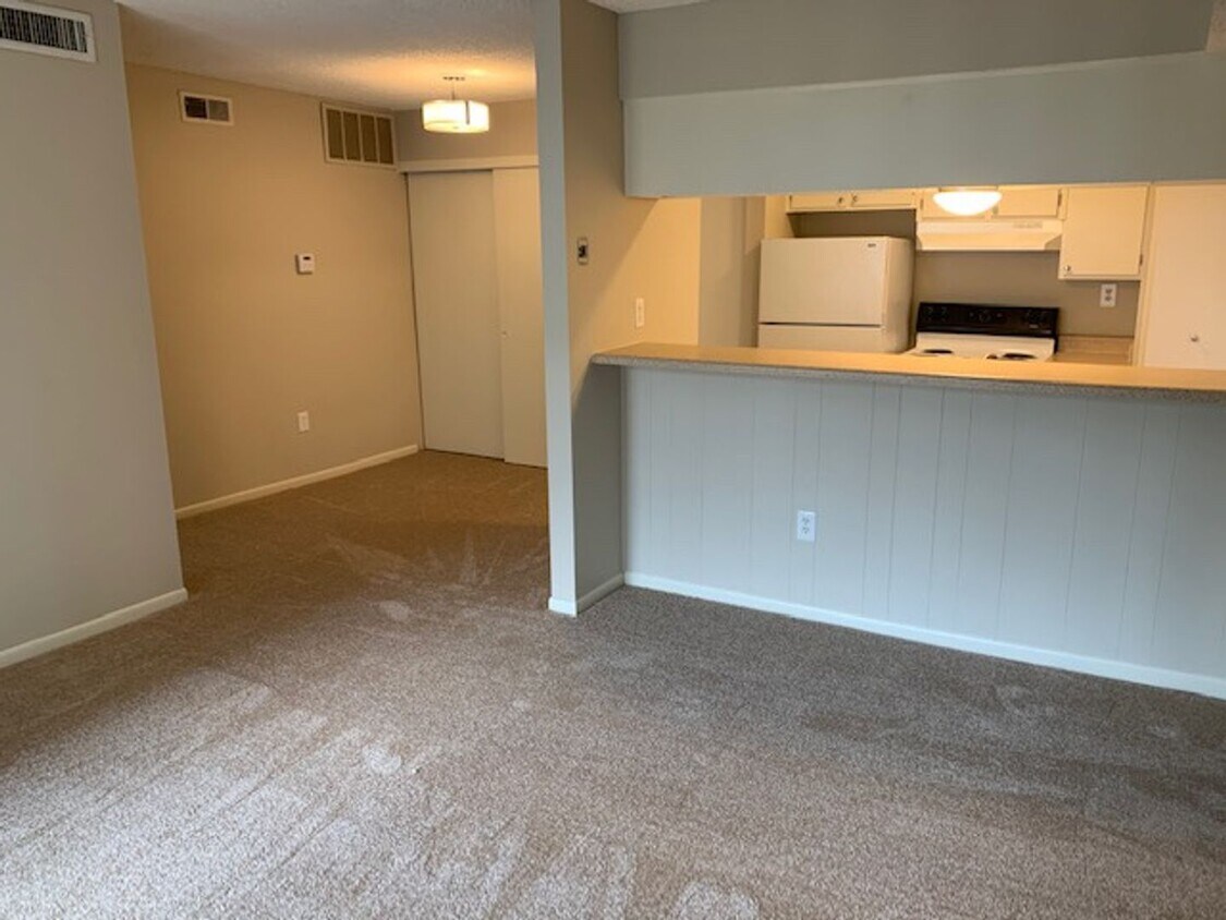 Foto del edificio - 6680 Whispering Oak Pl