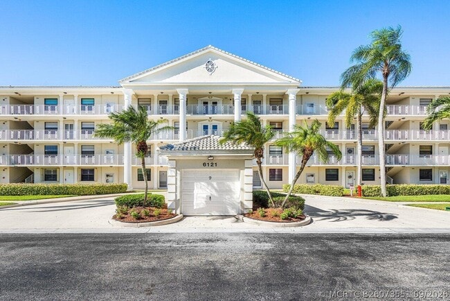 Foto del edificio - 6121 Balboa Cir