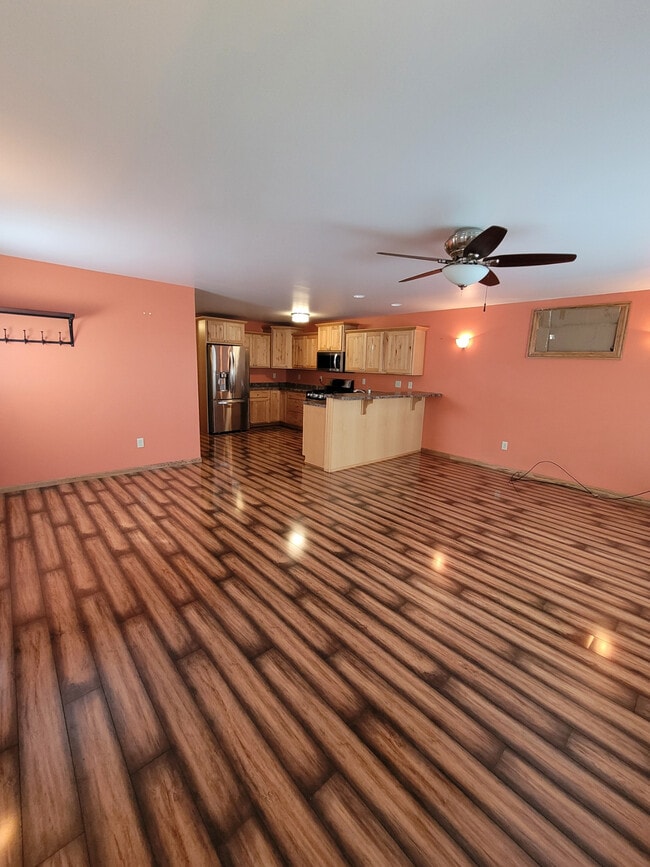 Building Photo - 6526 Birchmont Dr NE