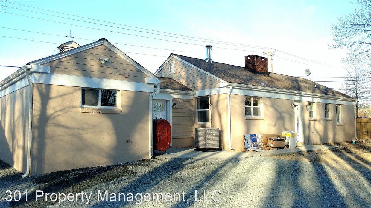 Building Photo - 11 W Hawthorne Dr