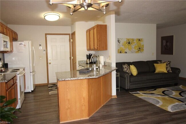 Building Photo - 1377 Beechnut Dr