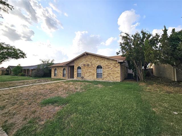 Building Photo - 1845 Tree Line Dr