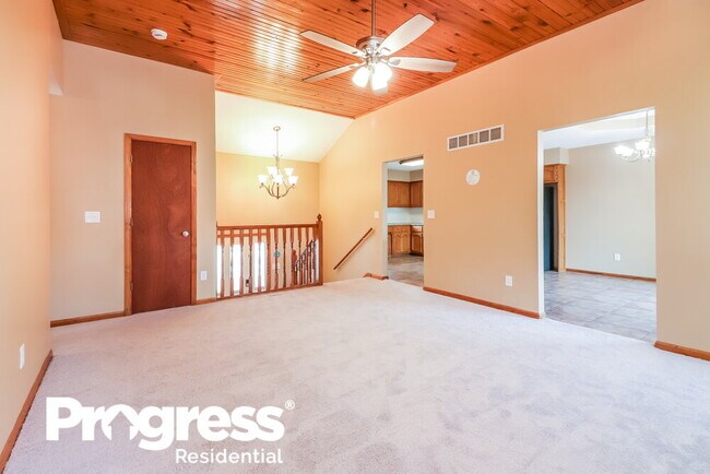 Building Photo - 1711 Roberta Dr
