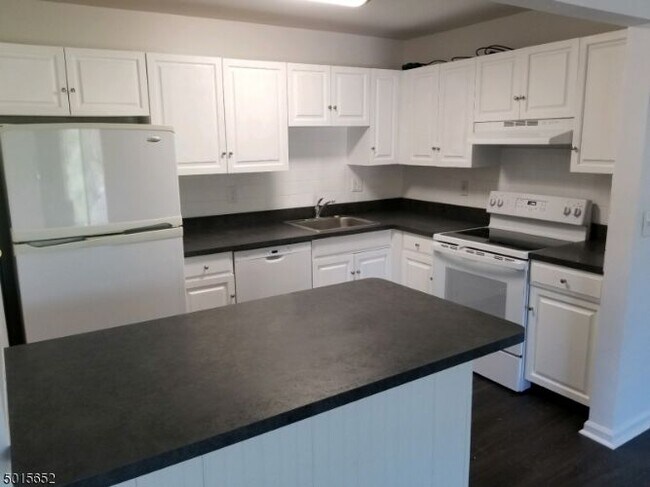 Foto del edificio - 360 Potomac Dr