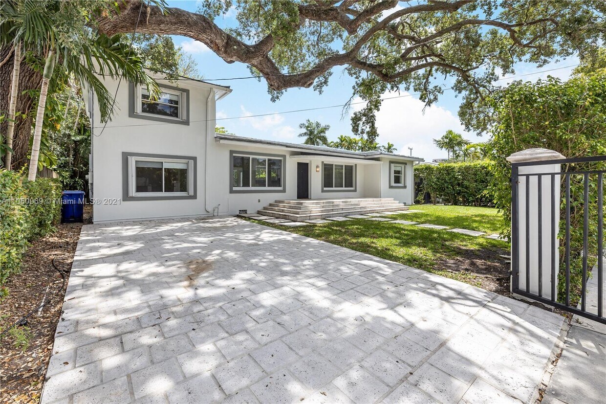 Foto principal - 135 SW 22nd Rd