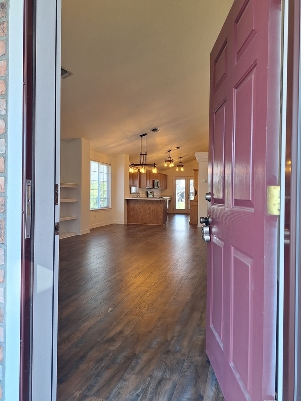 Building Photo - 3535 Village Dr