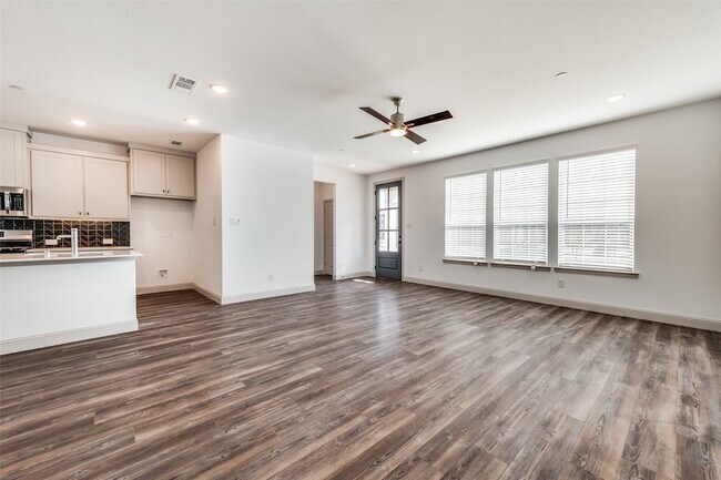 Foto del edificio - 15866 Yellow Elder Rd
