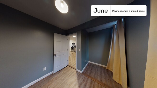 Foto del edificio - Private bedroom in 3 bed/1 bath Home