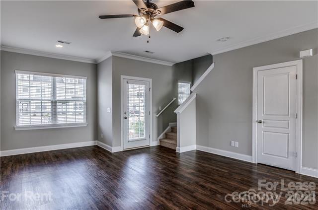 Foto del edificio - 352 Halton Crossing Dr SW