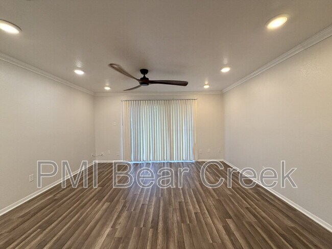 Foto del edificio - 3045 Walnut Bend Ln