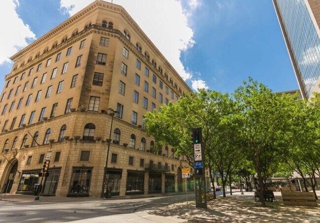 Building Photo - 3105 San Jacinto St