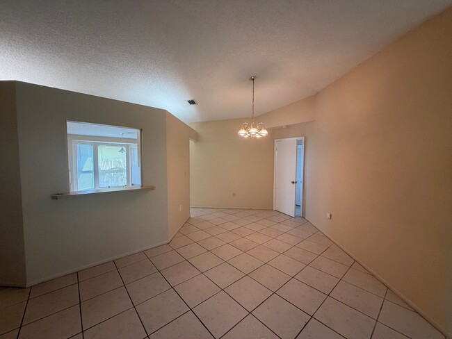 Building Photo - Great 3/2 Ready to rent!