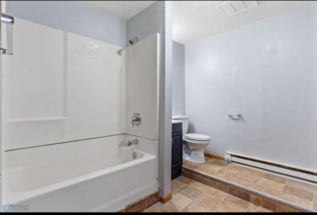 Building Photo - 214 Parke Ave S