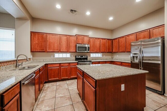 Foto del edificio - COMING SOON !! Spacious 4 Bed, 2.5 Bath 2 Story Home in Shadow Ridge Community/ Chandler