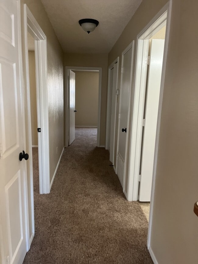 Building Photo - 2 bedroom includes water! 2nd floor! 1 mon...