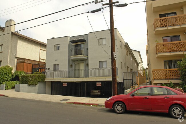 Building Photo - FlexRenter N Formosa - Furnished Flexible ...