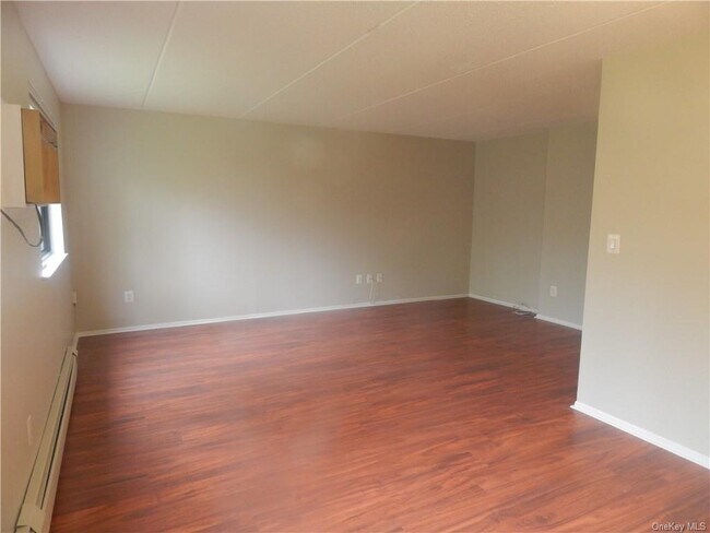 Building Photo - 120 N Rte 303