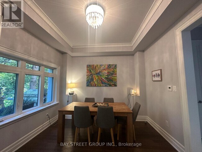 Photo du bâtiment - 128 Thompson Ave