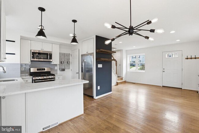 Building Photo - 2306 Riverview Terrace