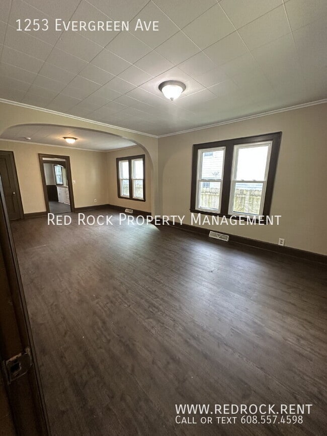 Foto del edificio - 1253 Evergreen Ave