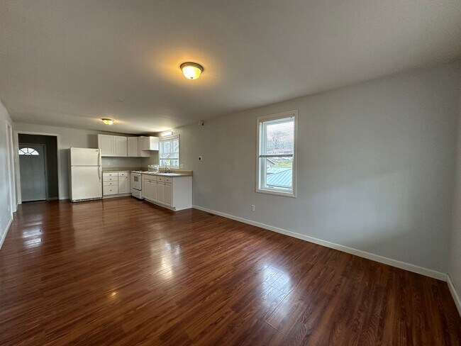 Building Photo - 2 Bedroom/1 Bath Home   Kingsport, TN