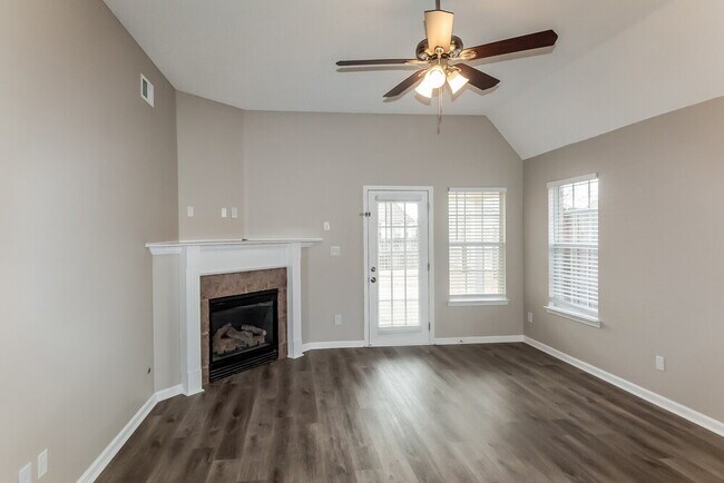 Foto del edificio - 5863 Stafford Dr