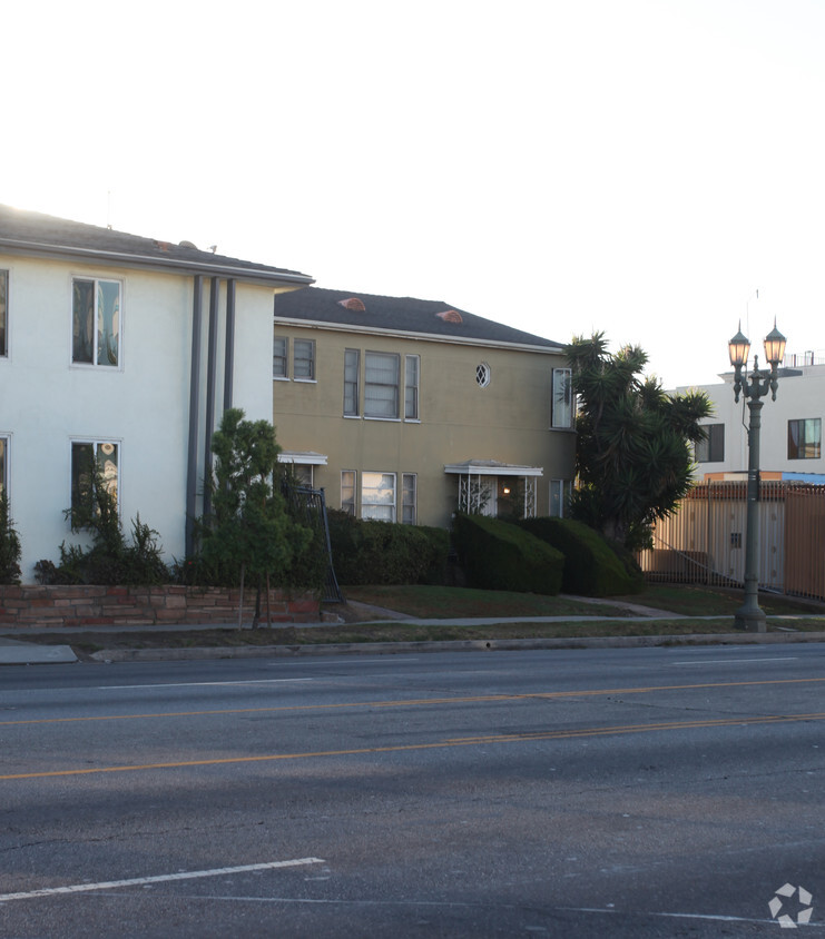 Building Photo - 1198 La Cienega Blvd