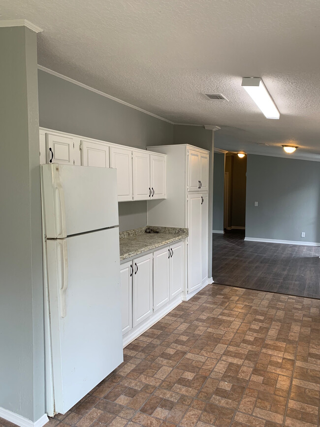 Building Photo - 4240 Willow Oak Rd