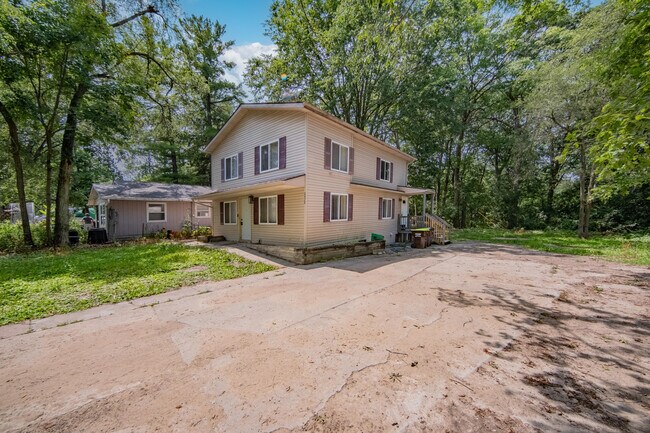 Building Photo - 2472 Hawks Ave