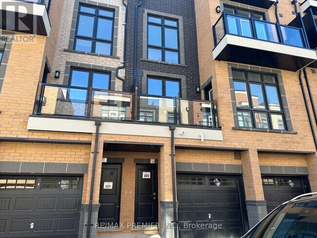 Photo du bâtiment - 6-6 Sayers Ln