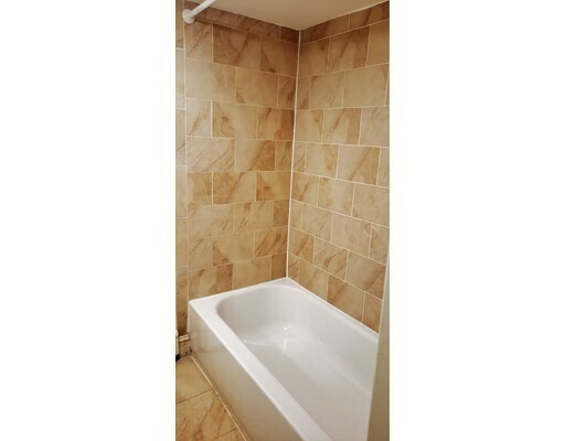 Building Photo - 116 Thorndike St