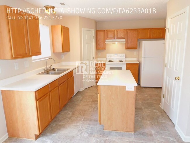 Building Photo - 3 Bedroom/2.5 Bath Greensboro Home with Fe...