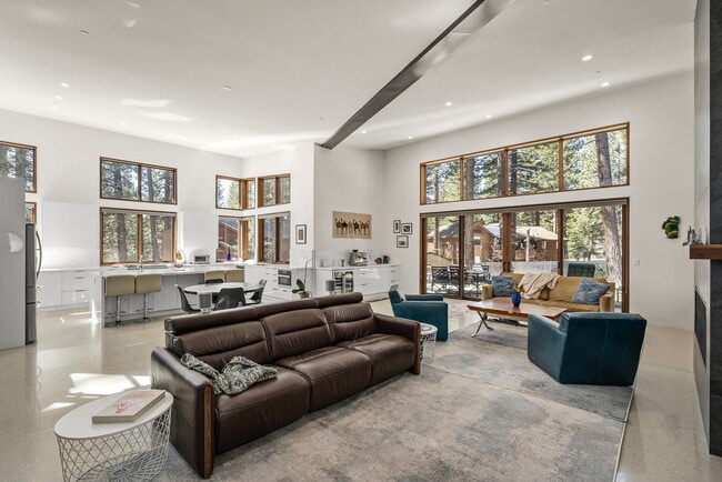 Building Photo - 207 Allen Way