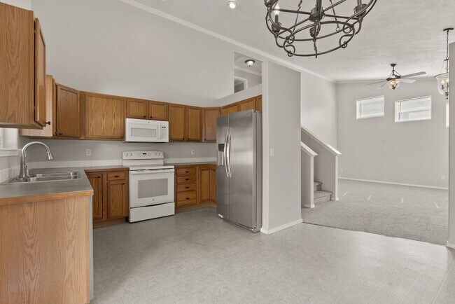 Building Photo - Adorable Greenacrees Home! Close to Schools!