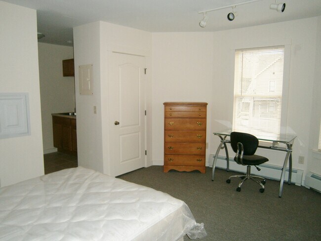 Building Photo - 103 Highland Pl