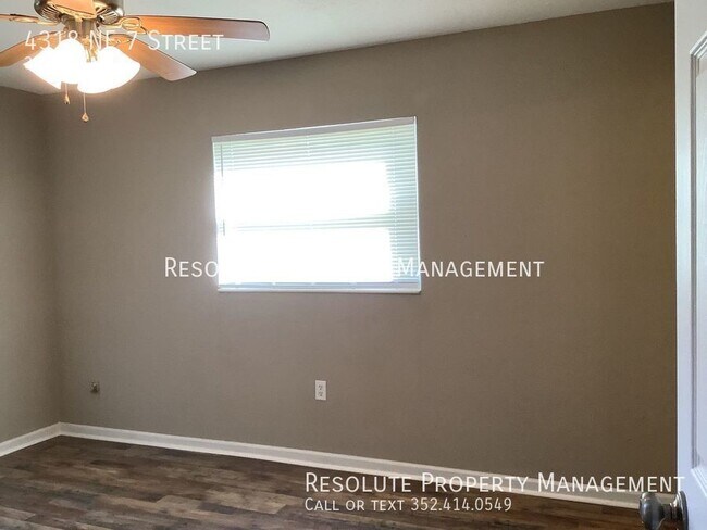 Building Photo - 3 Bed, 1.5 Bath Home Located in NE Ocala
