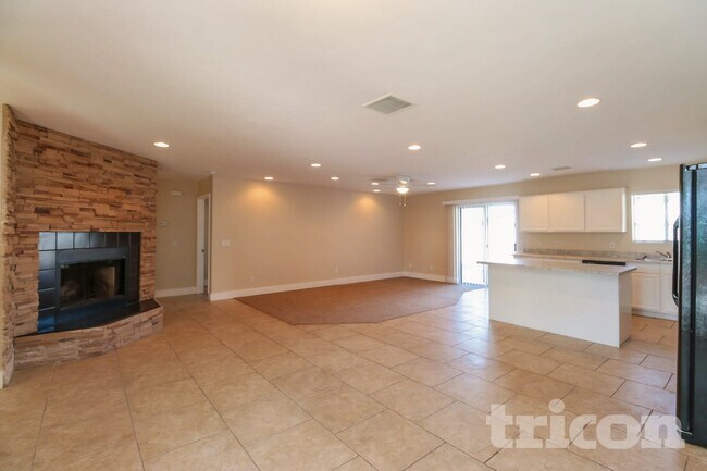 Building Photo - 3018 S Standage